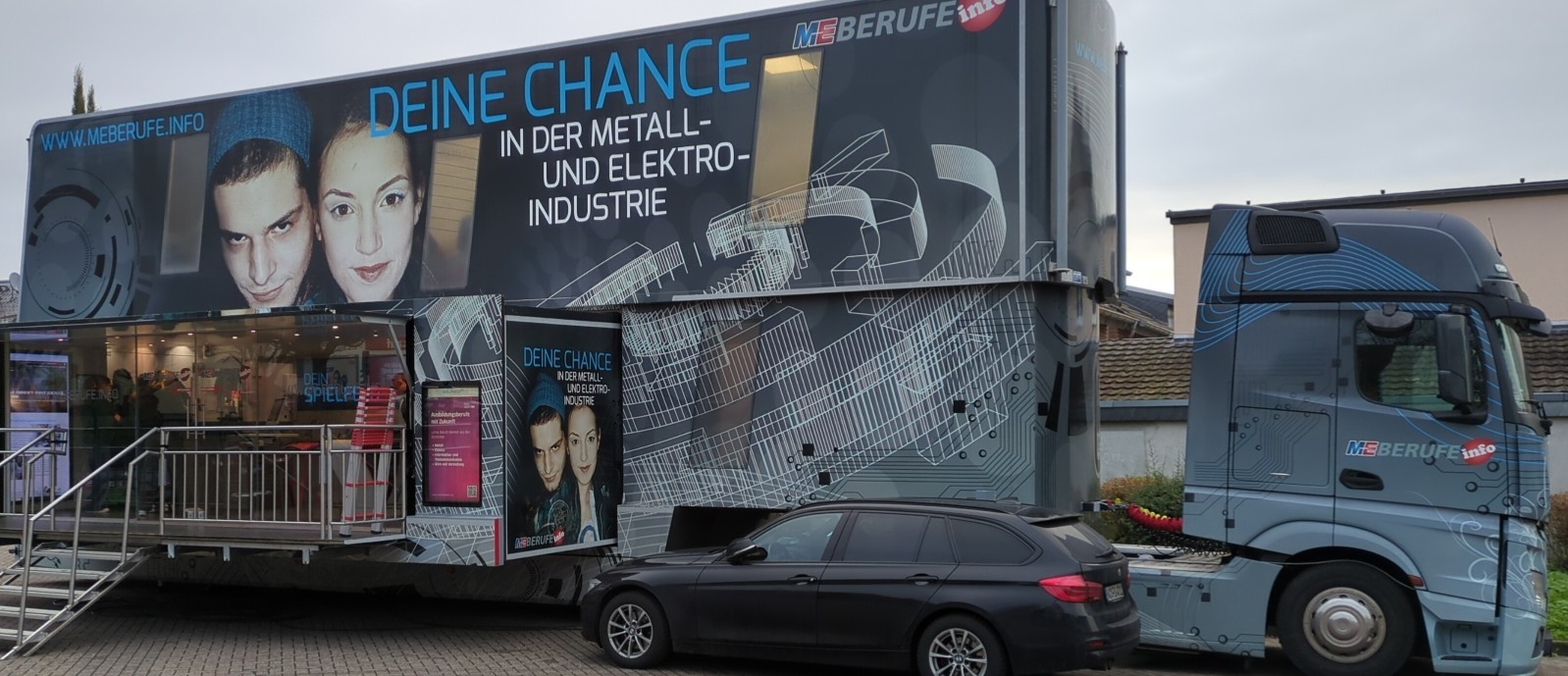 Werbe-Lkw für Metall- und Elektroindustrie Berufe.